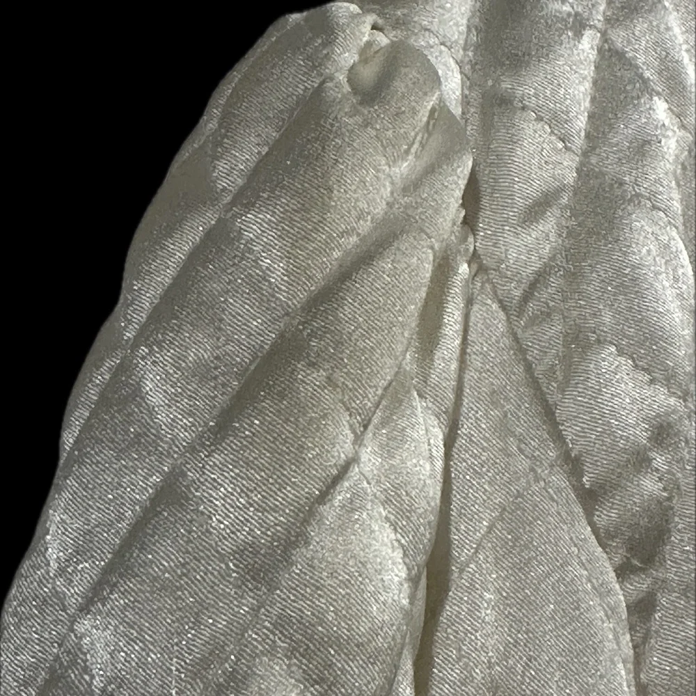 VINTAGE Christian Dior Ivory Women's Quilted Robe w Lace & Faux Pearl Buttons L - Picture 9 of 10